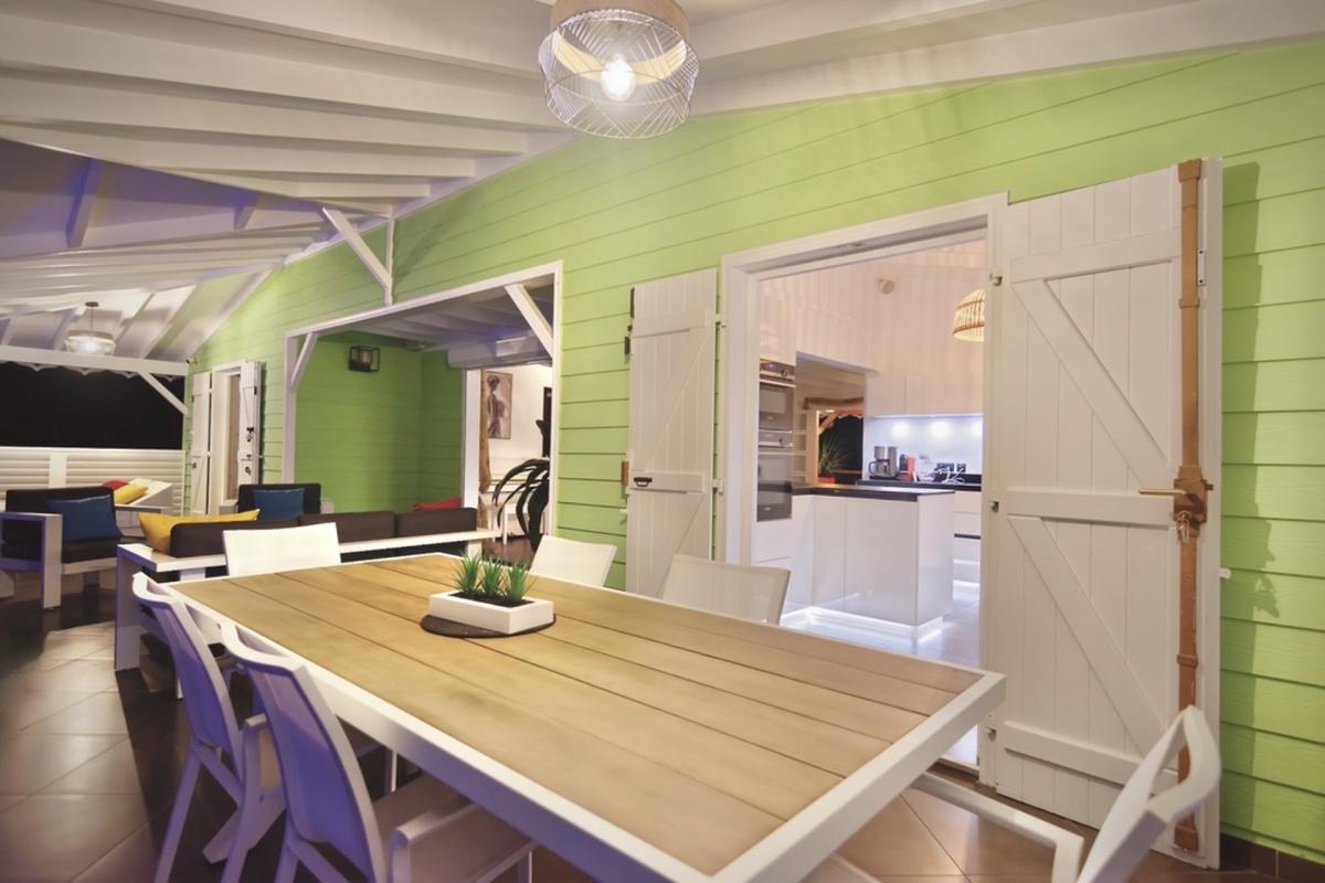 espace-repas-exterieur-grande-table (1)